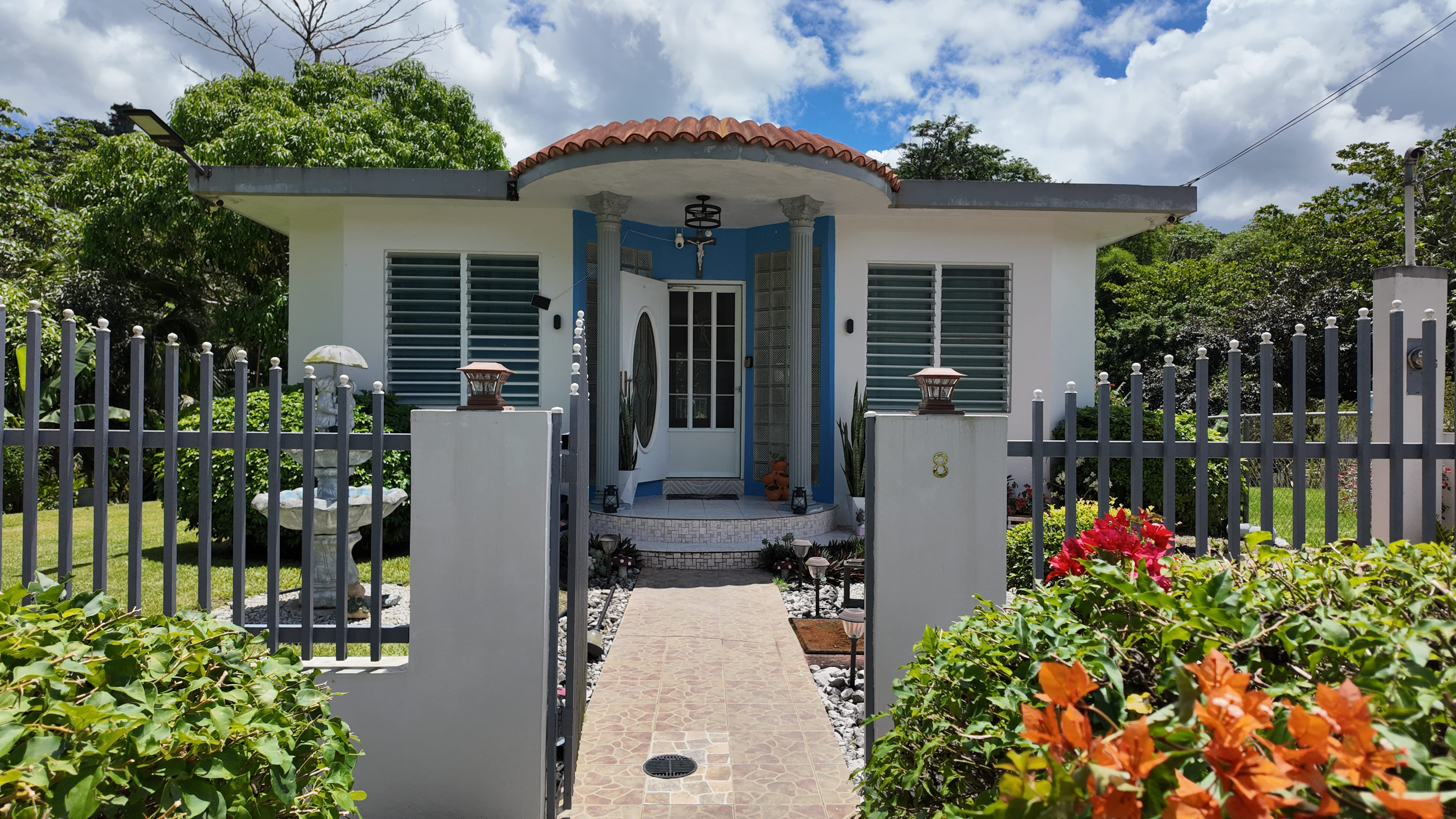 Pytes V15 Battery Backup Powers a Home and Nail Salon in Añasco, Puerto Rico